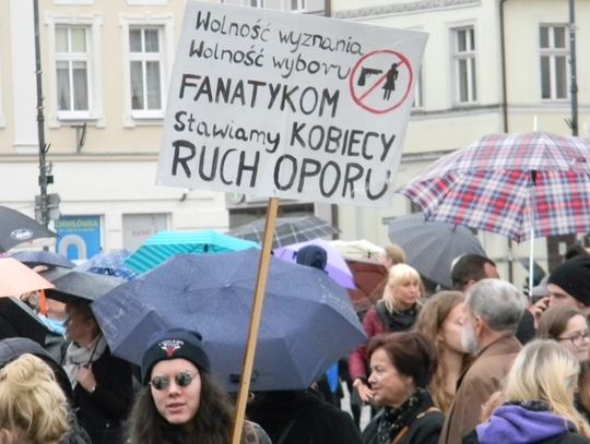 W obronie kobiet. Bydgoszcz nie składa parasolek!