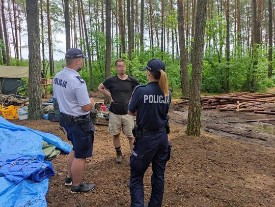 W trosce o bezpieczeństwo dzieci i młodzieży policjanci kontrolowali obozowiska w kujawsko-pomorskim [FOTO]