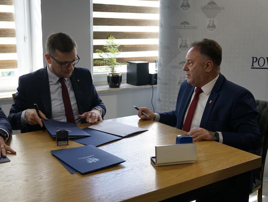 Wojewoda podpisał nowe umowy ważne dla mieszkańców regionu