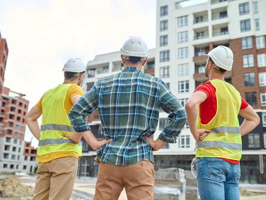 Zatrudnianie cudzoziemców na umowę o dzieło – co wolno, a co grozi karą