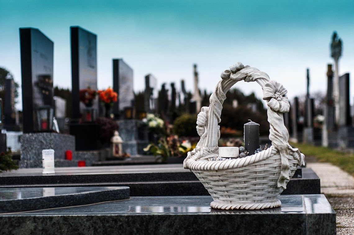1 listopada z powodu pandemii nie będzie mszy św. na cmentarzach i procesji z modlitwą za zmarłych