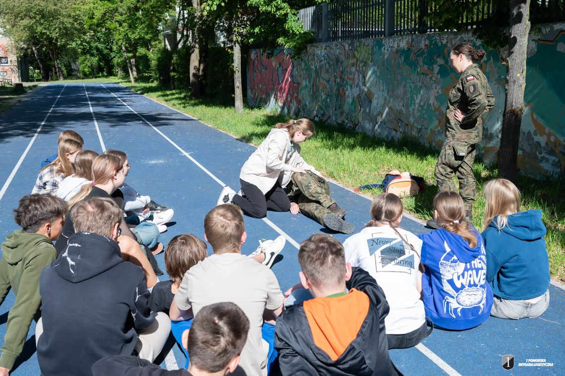 1. Pomorska Brygada Logistyczna przeprowadziła projekt "Edukacja z wojskiem"