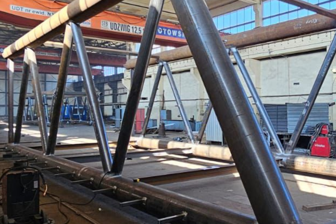 56-metrowa kładka przejedzie przez Bydgoszcz — nocny transport z Glinek na Siernieczek 56-metrowa kładka przejedzie przez Bydgoszcz — nocny transport z Glinek na Siernieczek