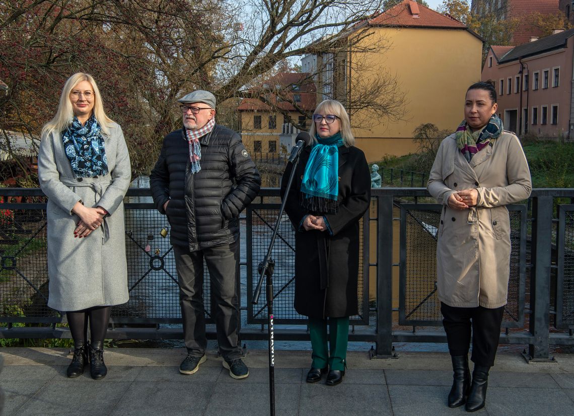 Balansujące rzeźby Jerzego Kędziory miały na stałe zniknąć z Wyspy Młyńskiej. Miasto uspokaja miłośników sztuki