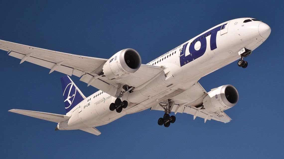 Branża lotnicza apeluje do premiera o zniesienie ograniczenia liczby miejsc w samolotach