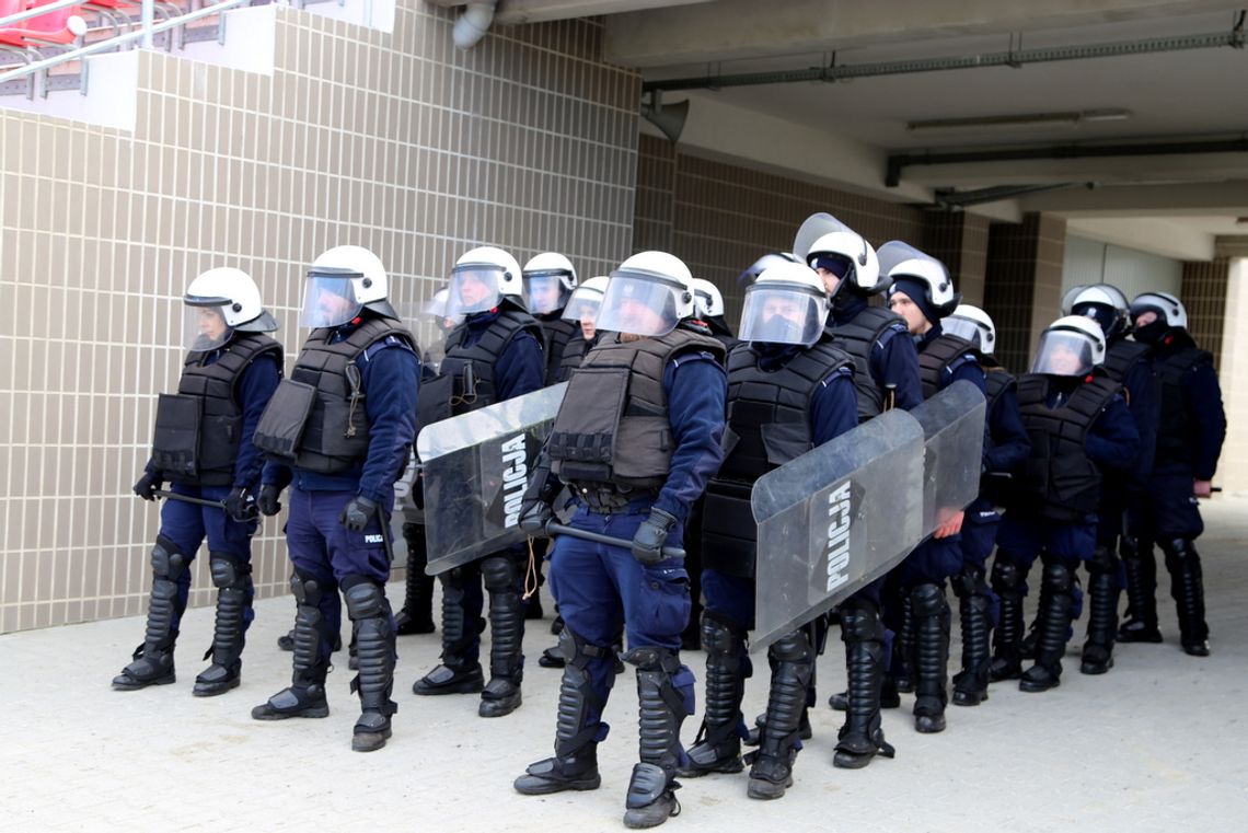 Bydgoscy policjanci na stadionach. Tak ćwiczą przed sezonem meczowym [FOTO]