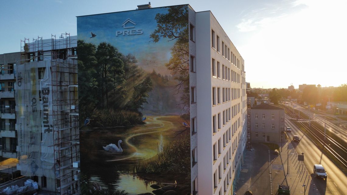 Bydgoska natura na wielkim muralu przy Fordońskiej 16. Nowa artystyczna wizytówka inwestycji Nowe Horyzonty