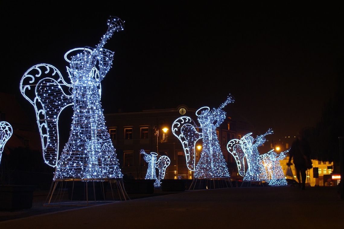 Bydgoszcz przygotowuje się do Świąt. Anioły już na Mostowej 