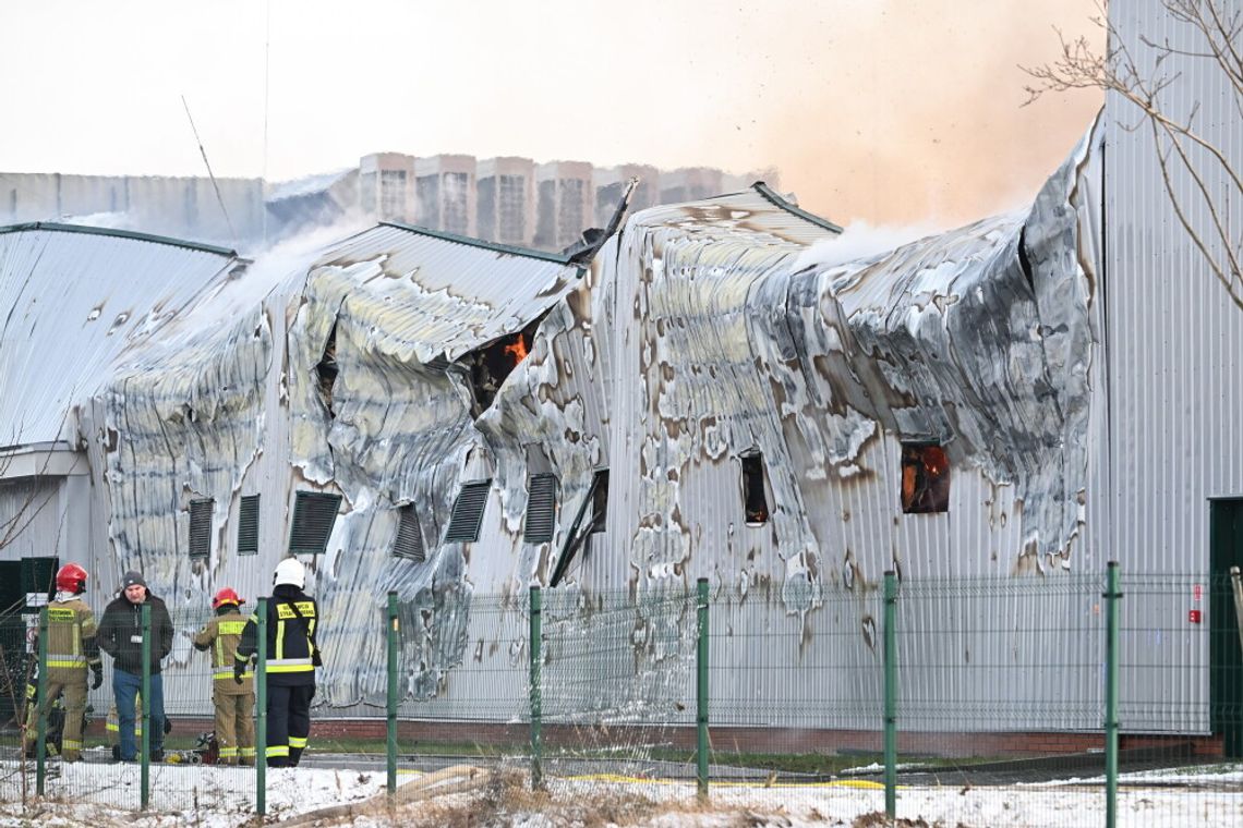 Bydgoszcz: Strażacy opanowali pożar hali zakładu papierniczego