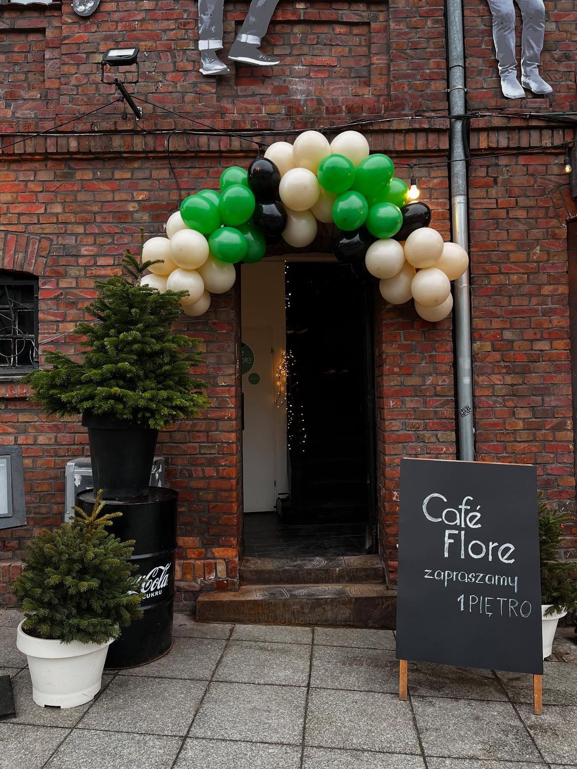 Café Flore: Nowa kawiarnia artystyczna na ul. Krętej 3 Café Flore: Nowa kawiarnia artystyczna na ul. Krętej 3