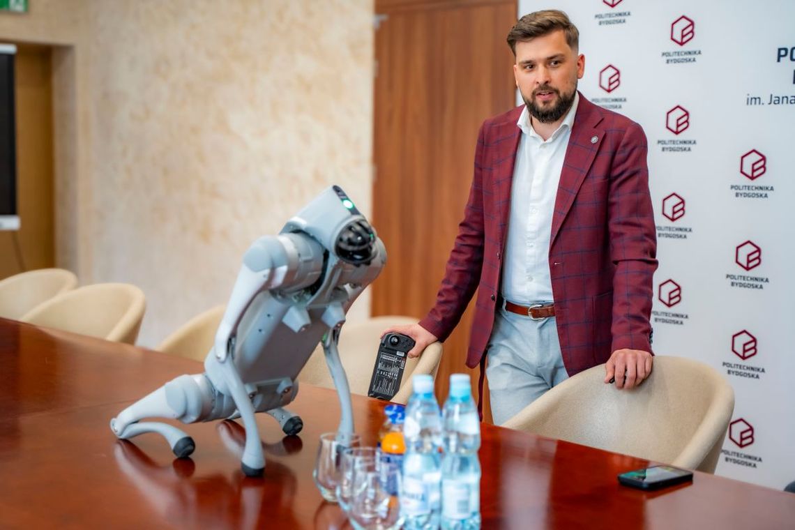 Czworonożny robot kroczący pomoże studentom Politechniki Bydgoskiej