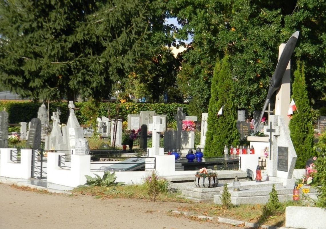 Dewastowali pomniki na bydgoskim cmentarzu. Zostali zatrzymani