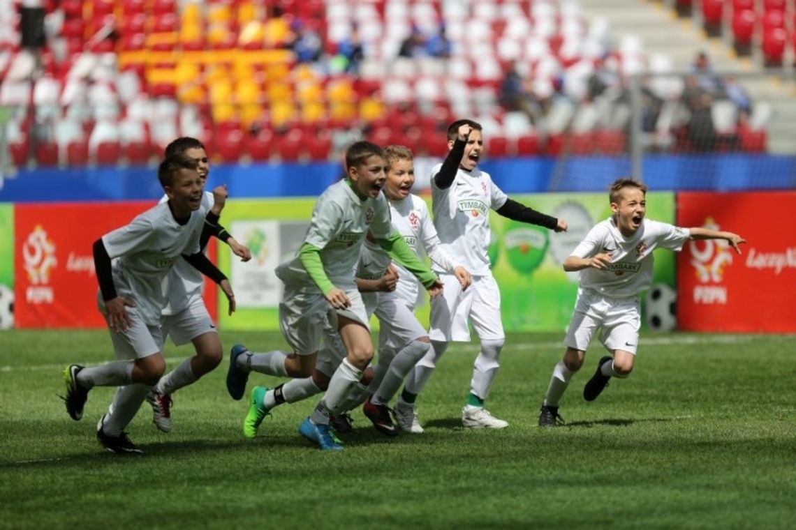 Dzieci z regionu jednymi z najlepszych w turnieju "Z Podwórka na Stadion o Puchar Tymbarku". 