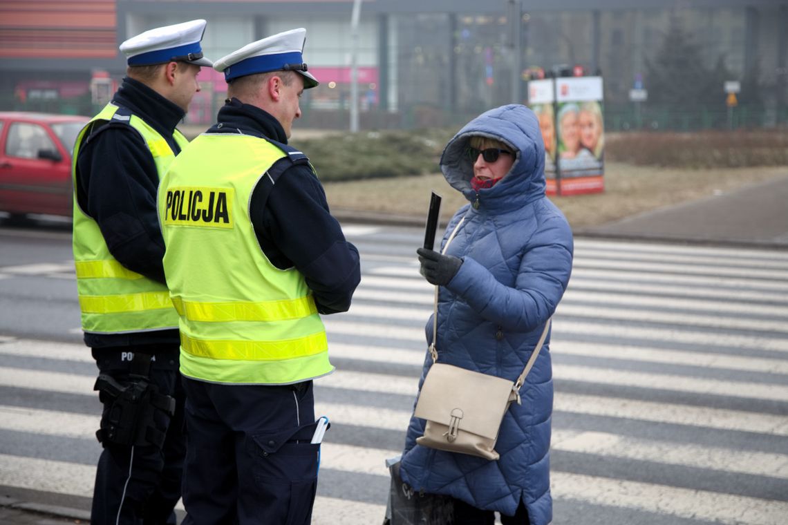 "Dzień odblasków". W trosce o bezpieczeństwo pieszych i kierowców 