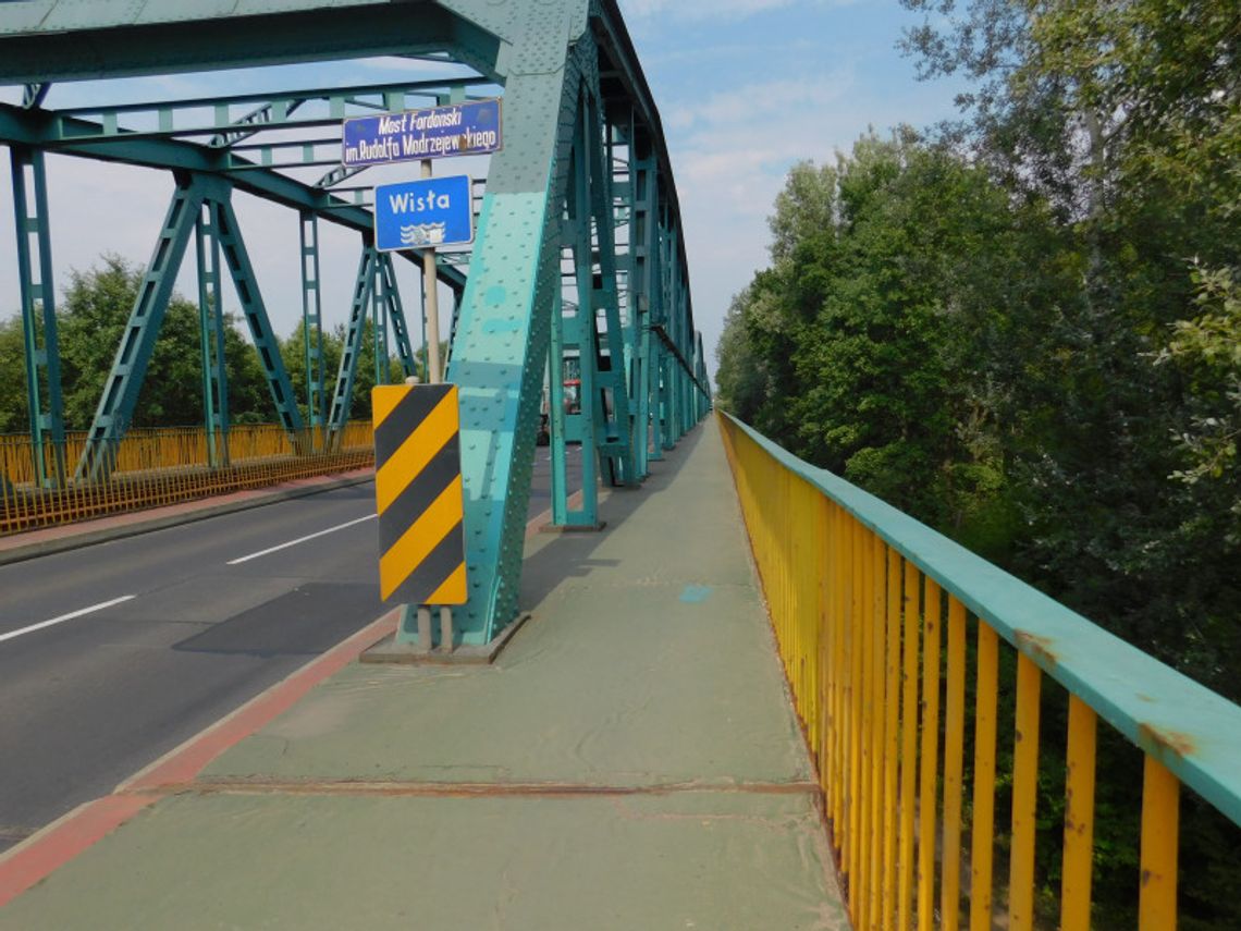 GDDKiA Bydgoszcz: Trwają remonty cząstkowe nawierzchni mostu w Fordonie