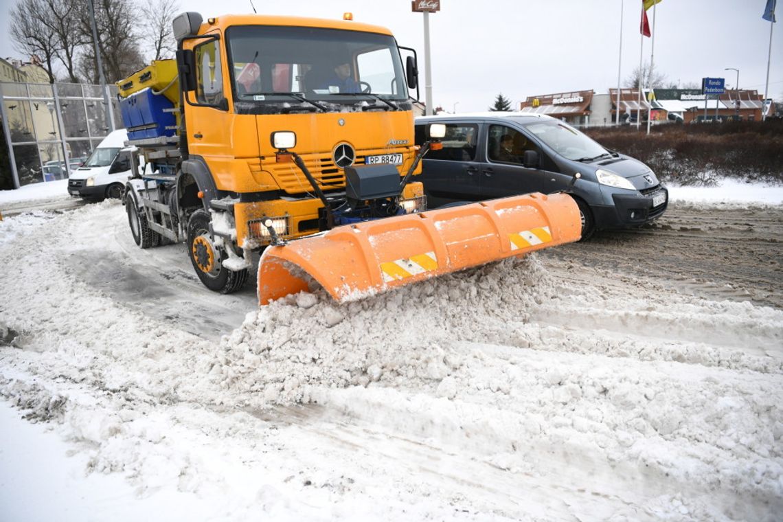 GDDKiA: Na drogach krajowych pracuje ponad 1,5 tys. pojazdów zimowego utrzymania