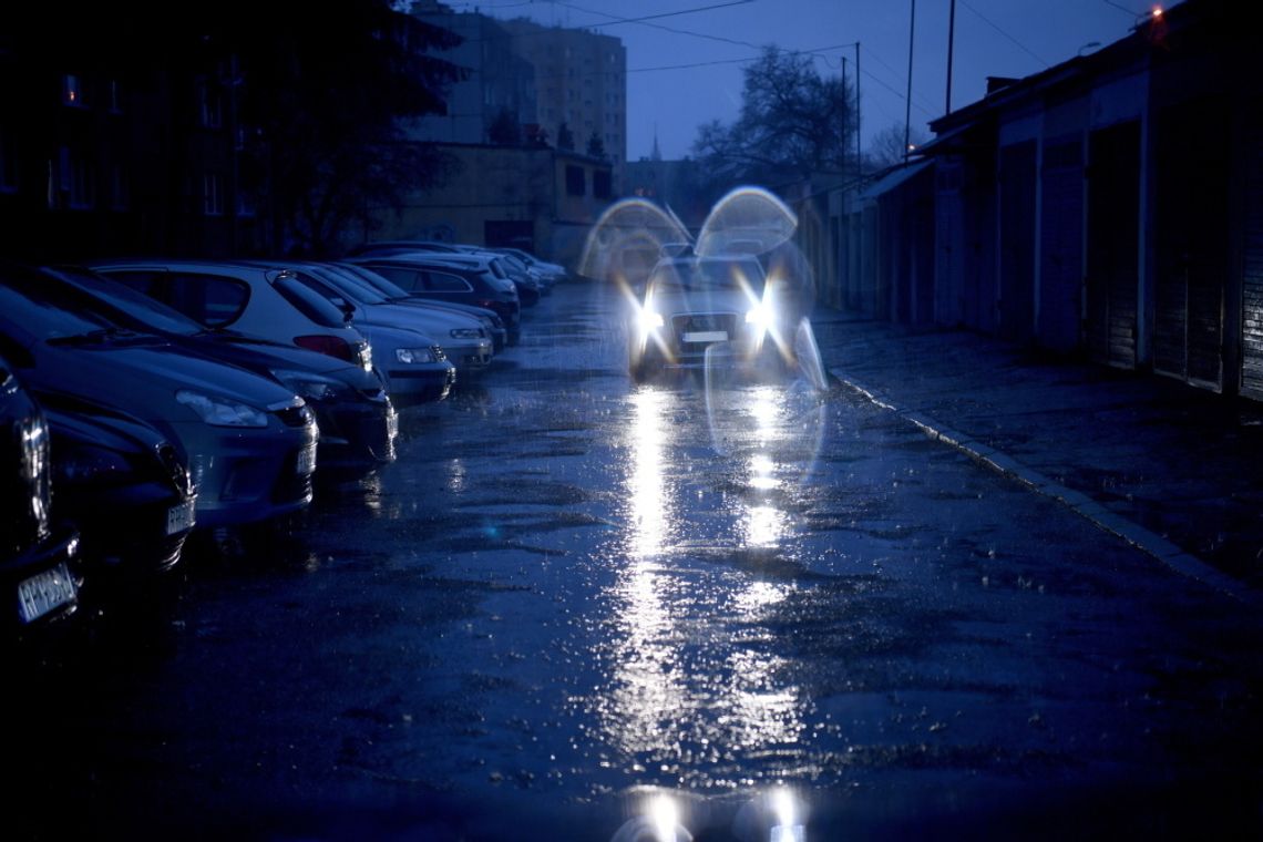 GDDKiA: Śnieg i deszcz utrudniają jazdę w 12 województwach