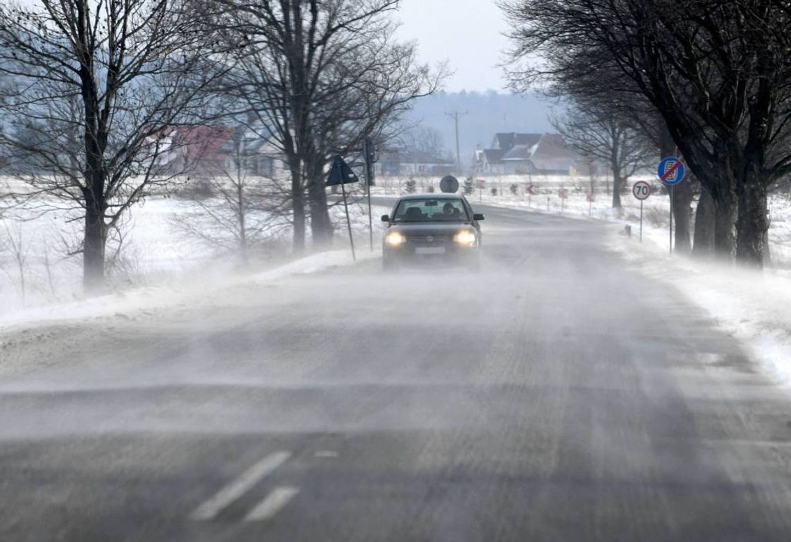 GDDKiA: Wszystkie drogi przejezdne; lokalnie występuje błoto pośniegowe, opady śniegu lub deszczu i mgła