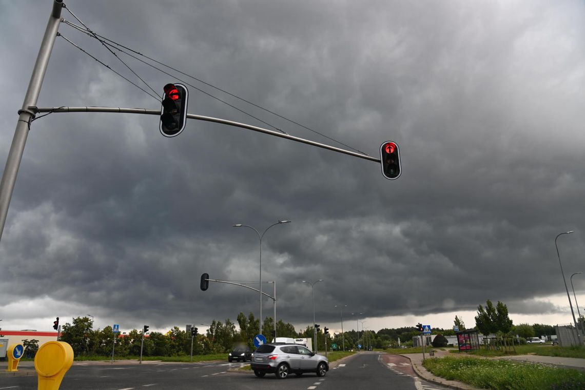 IMGW i RCB wydały ostrzeżenia przed intensywnym deszczem i możliwymi podtopieniami