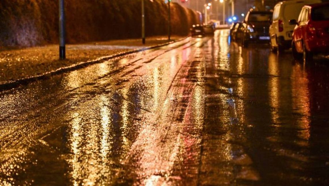 IMGW ostrzega: marznące opady w 13 województwach; Alert RCB: gołoledź w dziewięciu województwach