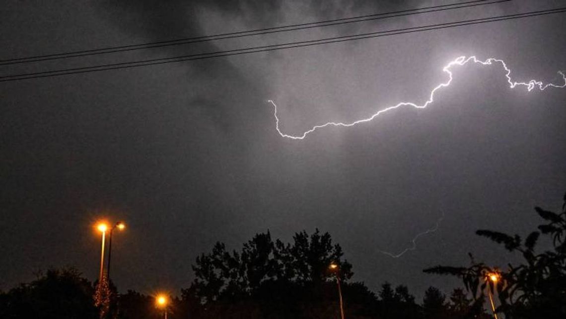 IMGW ostrzega przed burzami i upałami do 38 st. C; w 14 województwach alert RCB