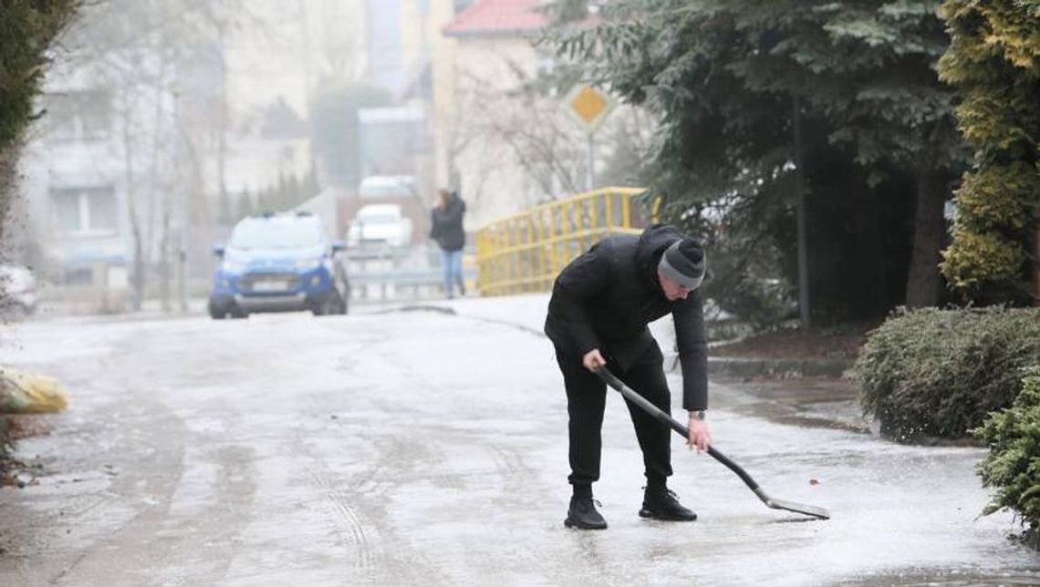 IMGW ostrzega przed opadami marznącymi oraz silnym mrozem