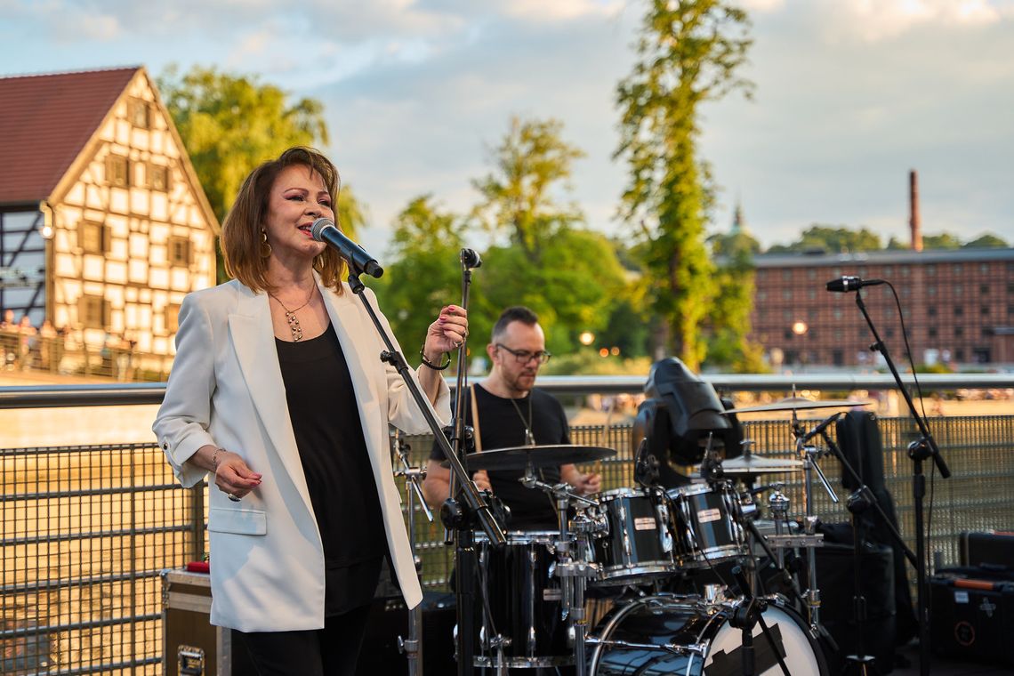 Izabela Trojanowska zaśpiewała dla bydgoszczan w ramach koncertu Rzeka Muzyki 