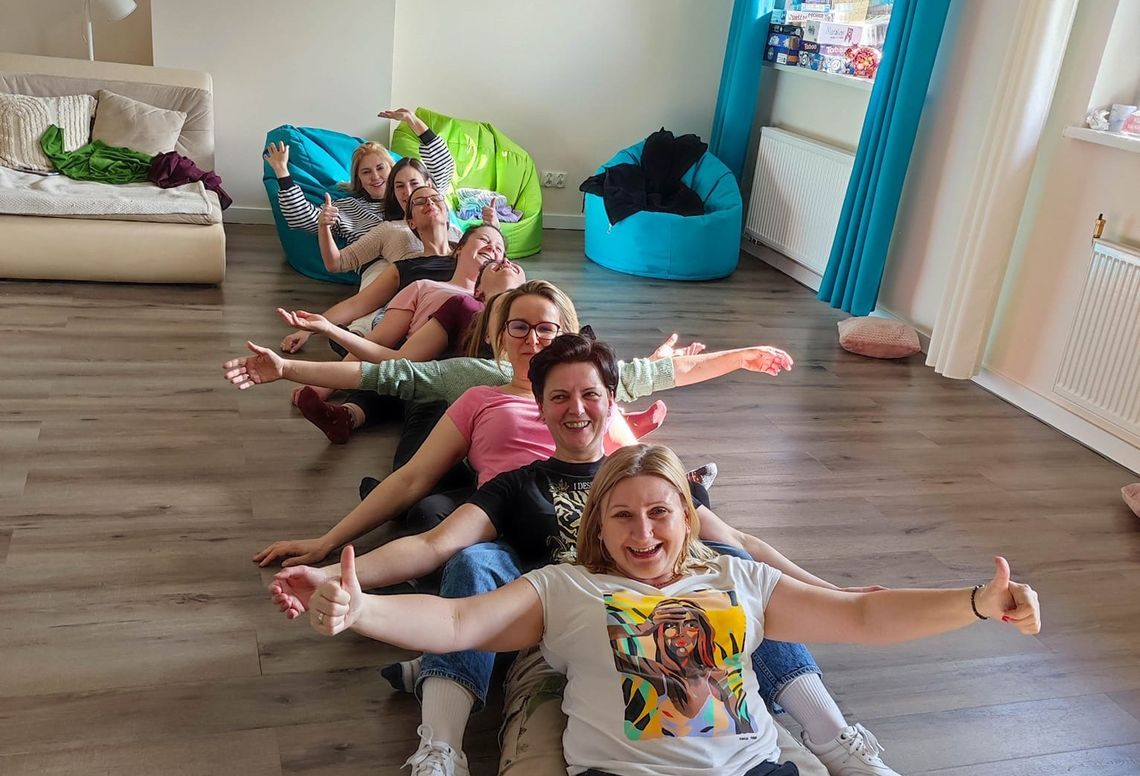 Joga śmiechu w bydgoskim centrum handlowym