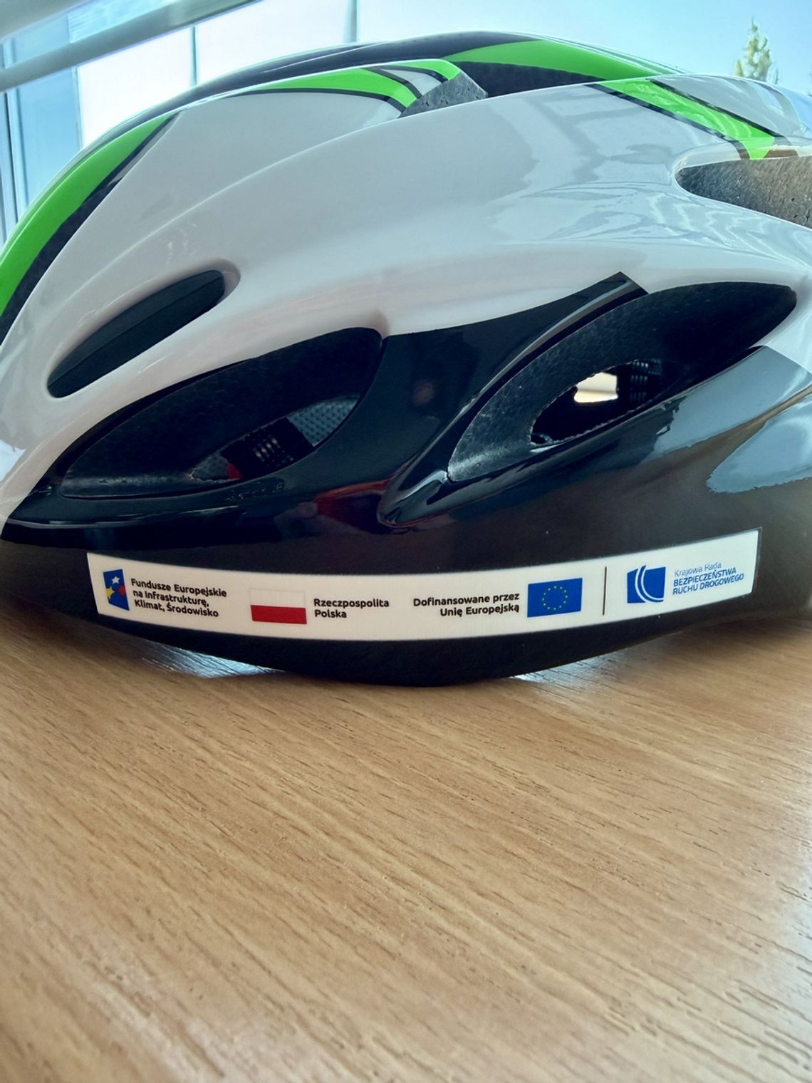 Kaski dla dzieci trafiły do magazynów KWP w Bydgoszczy. We wrześniu ruszy akcja ich przekazywania Kaski dla dzieci trafiły do magazynów KWP w Bydgoszczy. We wrześniu ruszy akcja ich przekazywania