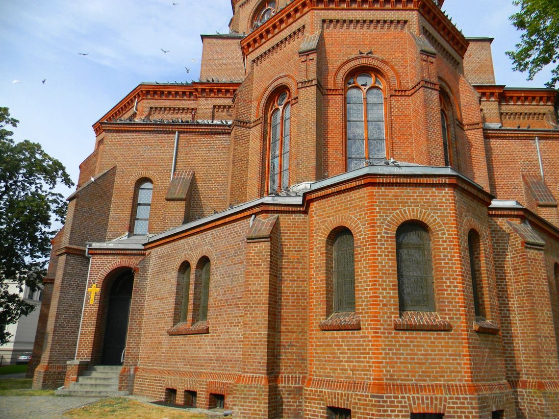 Kościół przy Pl. Wolności z odrestaurowanym ołtarzem