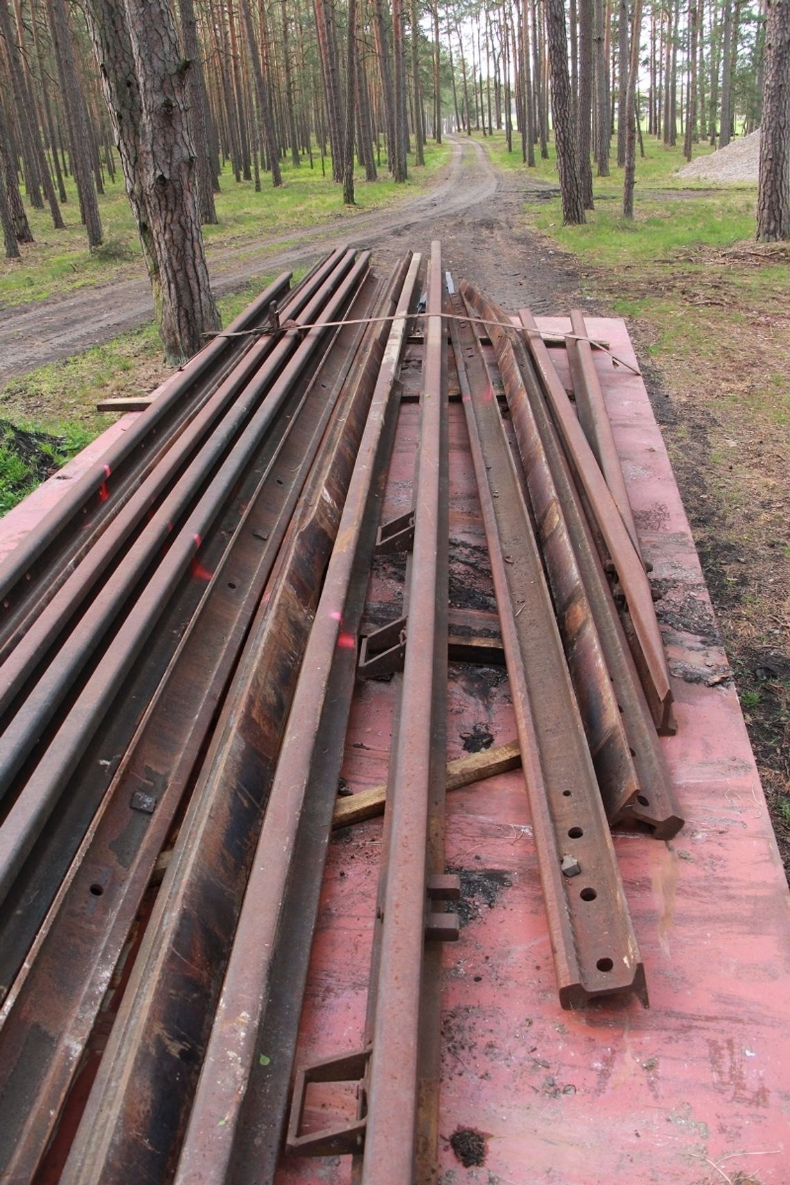 Kujawsko-pomorskie: Ukradli szyny kolejowe warte ponad 9 tysięcy złotych
