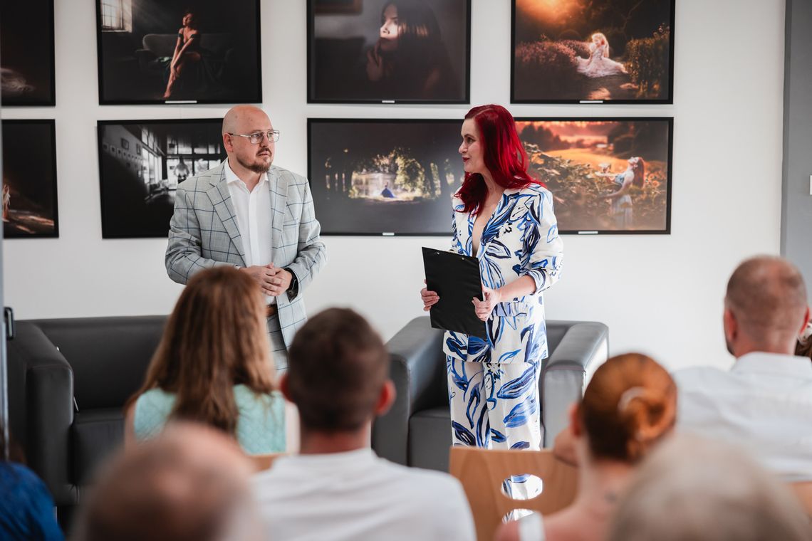 Literatura, fotografia i spora dawka humoru - spotkanie autorskie Piotra Jakuba Karcza
