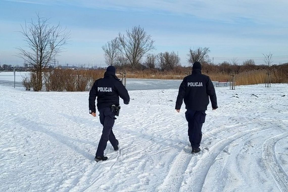 Lód może załamać się w każdej chwili – policjanci apelują o rozsądek