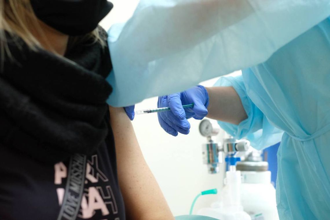 MEiN: Ruszyła rejestracja na szczepienia przeciw COVID-19 kolejnych grup nauczycieli