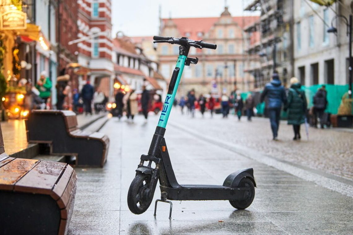 Miasta wprowadzają obostrzenia dotyczące korzystania z elektrycznych hulajnóg