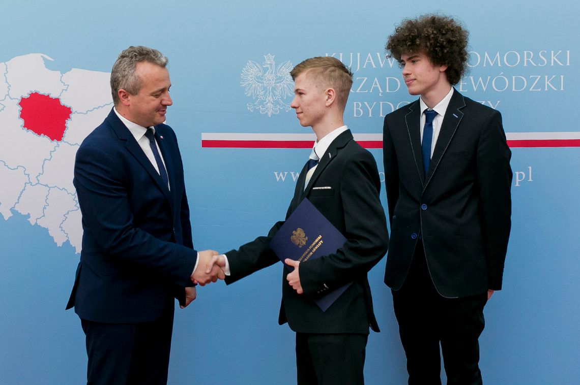 Młodzi parlamentarzyści z kujawsko-pomorskiego. Wręczono mandaty