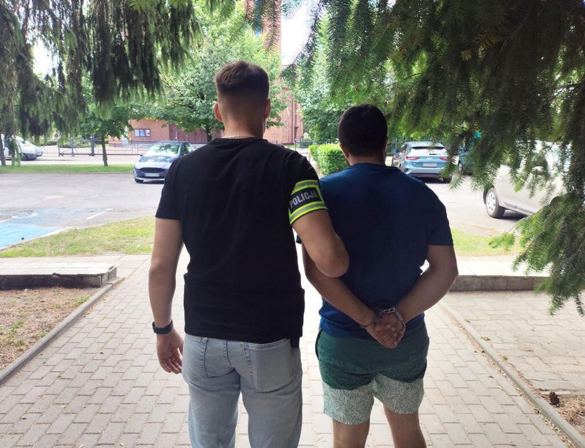 Nielegalni imigranci z Pakistanu oraz Gruzin zatrzymani przez bydgoskich policjantów Nielegalni imigranci z Pakistanu oraz Gruzin zatrzymani przez bydgoskich policjantów