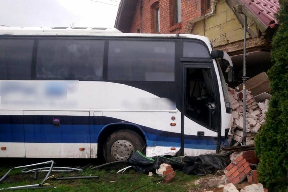 Nowe doniesienia o wypadku na DK25. Określony został katastrofą w ruchu lądowym