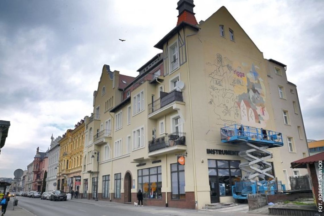 Nowy mural u zbiegu ul. Śniadeckich i Gdańskiej. Przedstawia symbole Bydgoszczy