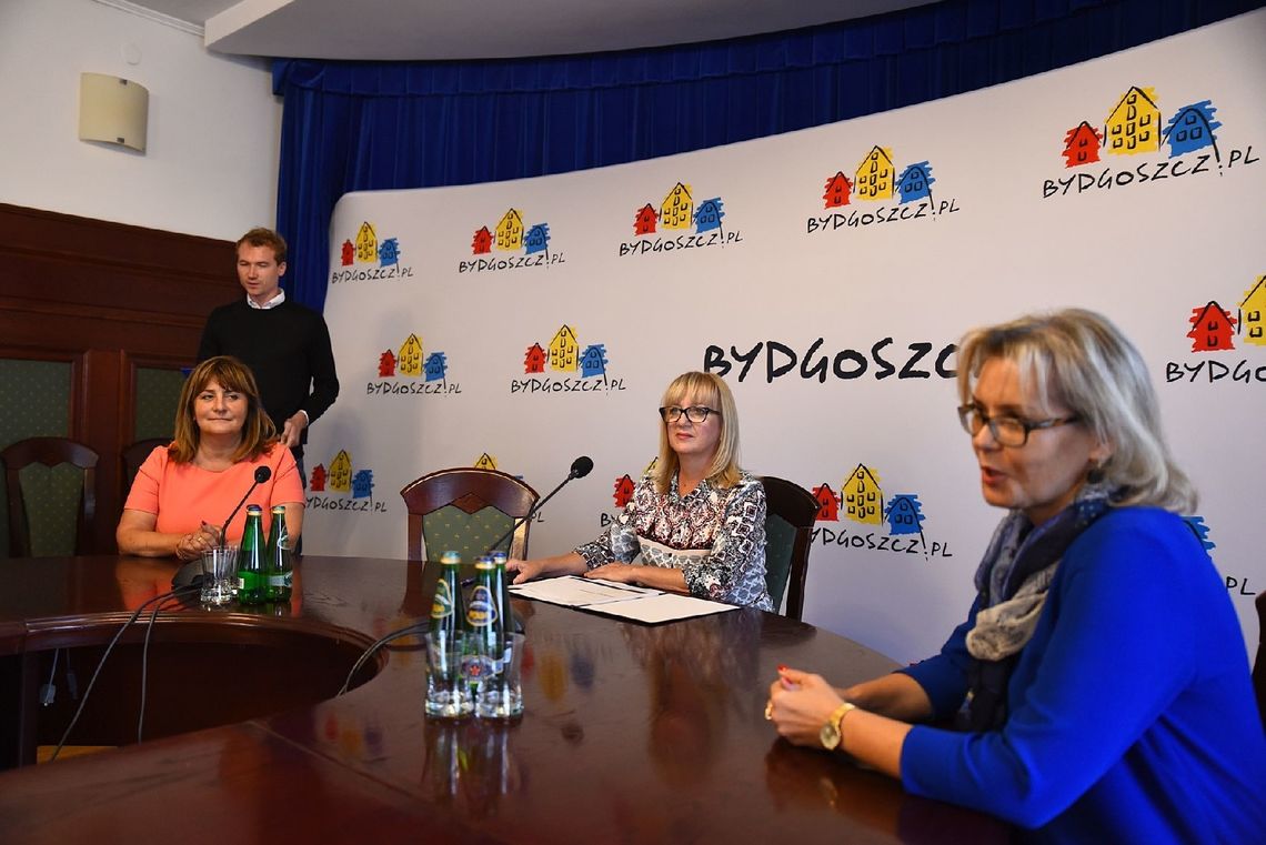 O powrocie do szkół w Bydgoszczy podczas konferencji prasowej 