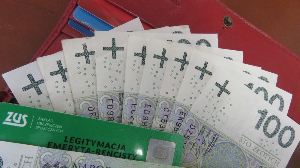 Pierwsze czternastki w portfelach emerytów i rencistów