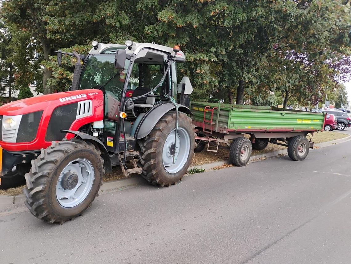 Pijany jechał ciągnikiem, spowodował kolizję i zadzwonił na Policję