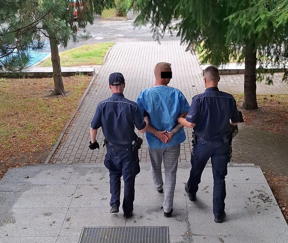 Pijany z dwoma zakazami prowadzenia pojazdów uciekał "dziesiątką" przed policją [WIDEO]