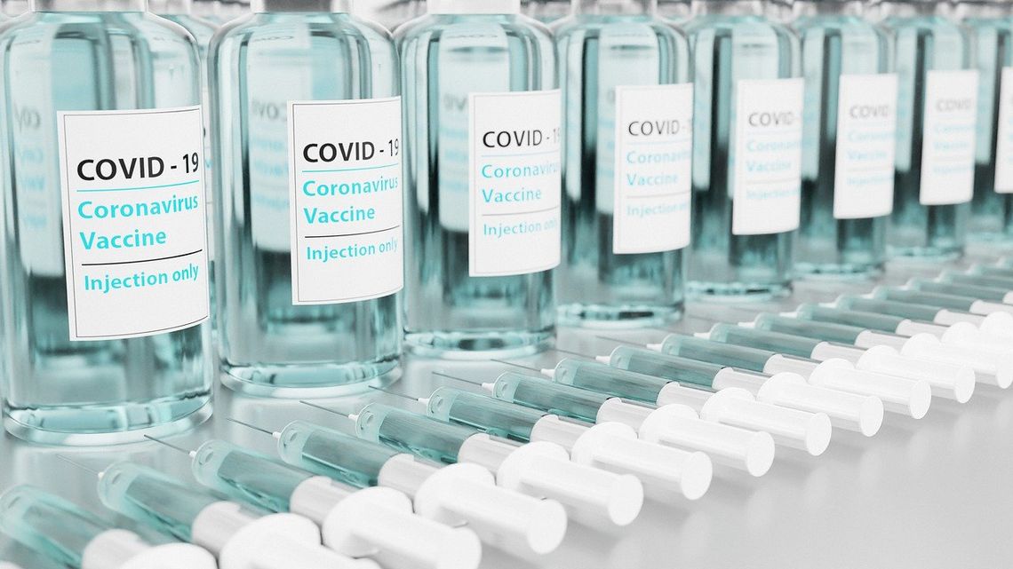 Po zastrzykach przeciw COVID-19 zanotowano 926 odczynów poszczepiennych, w tym 780 łagodnych