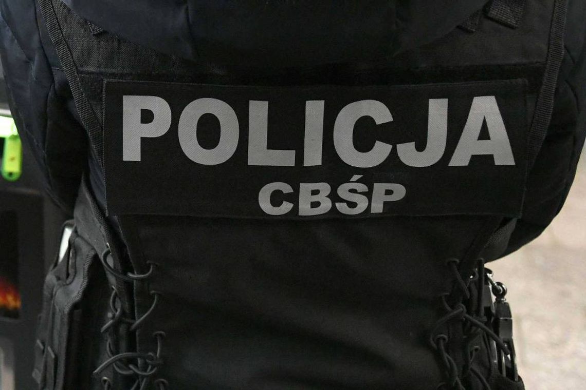 Policjanci CBŚP rozbili gang handlujący lekami; wśród zatrzymanych dwóch funkcjonariuszy
