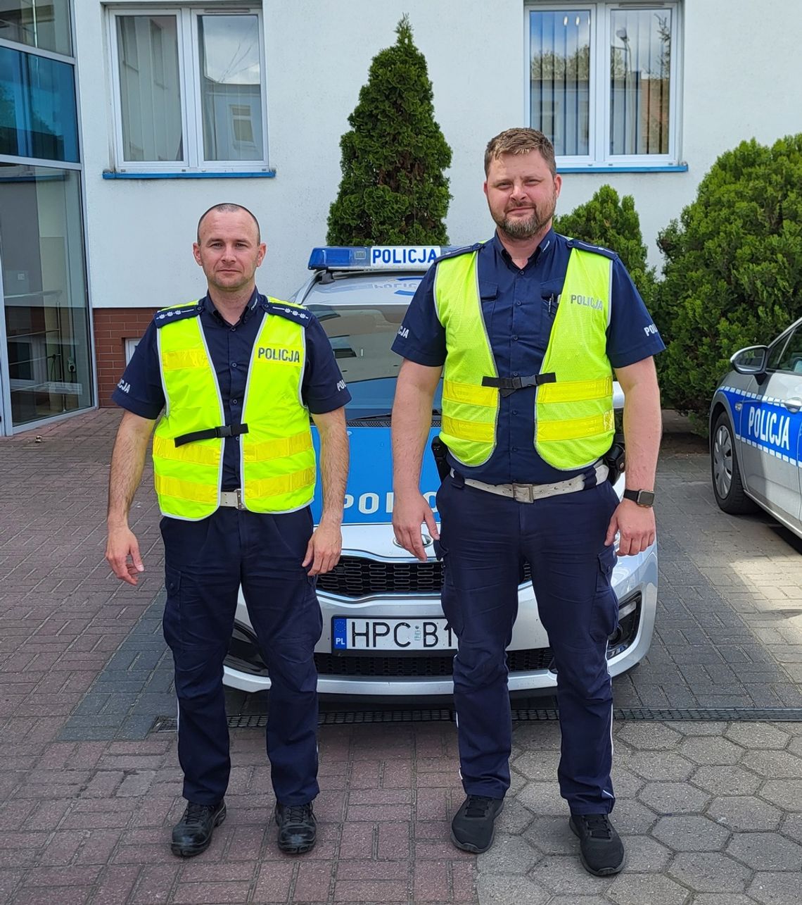 Policjanci pilotowali samochód z 20 miesięcznym chłopczykiem, którego życie było zagrożone