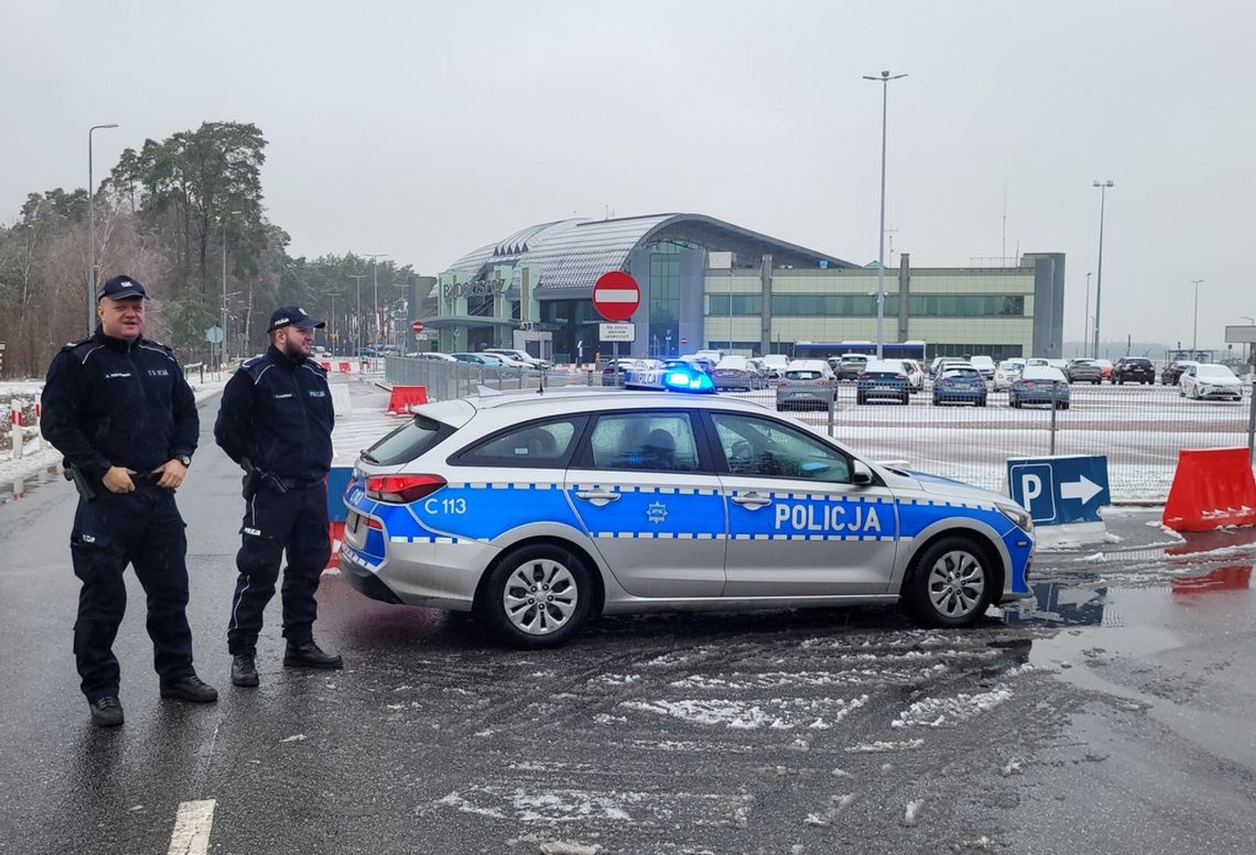 Policjanci wzięli udział w szkoleniu na terenie bydgoskiego lotniska