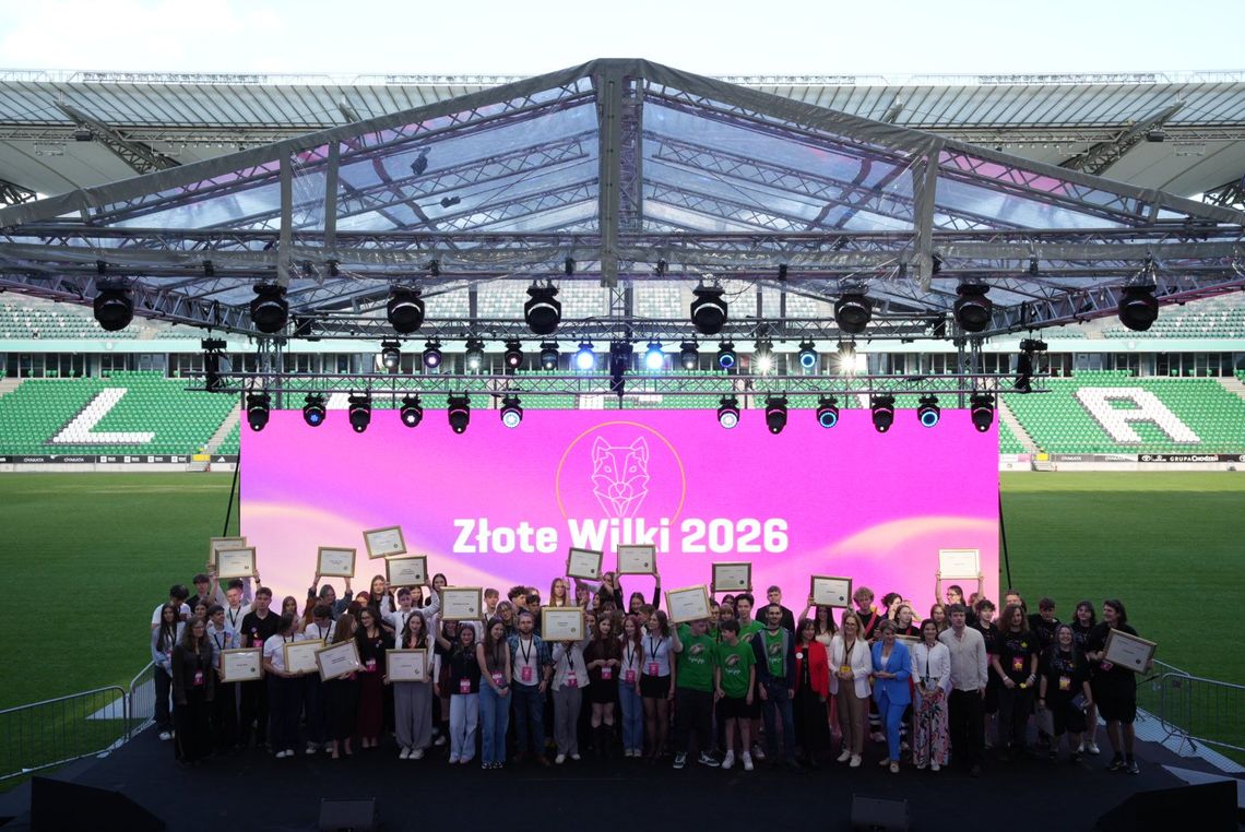 Projekty społeczne uczniów szkół średnich z Włocławka i Bydgoszczy zdobyły Złote Wilki w ogólnopolskim Wielkim Finale Zwolnionych z Teorii