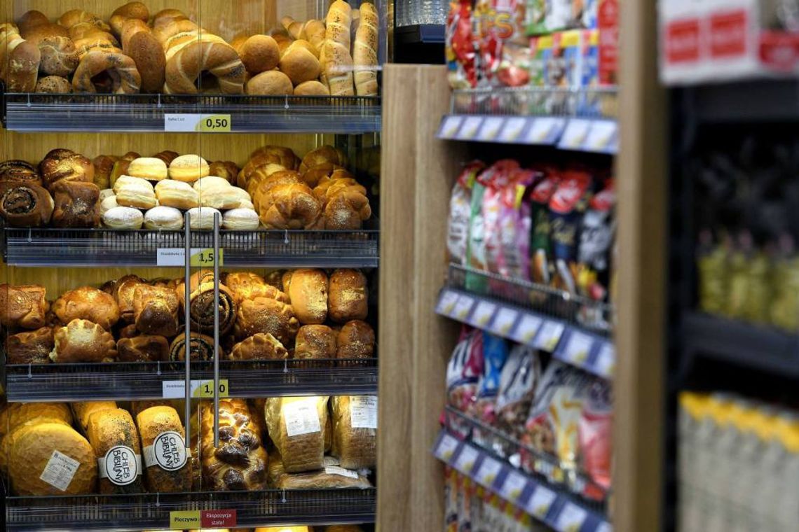 Raport: W czerwcu średnie ceny w sklepach spożywczych spadły o 6 proc. mdm