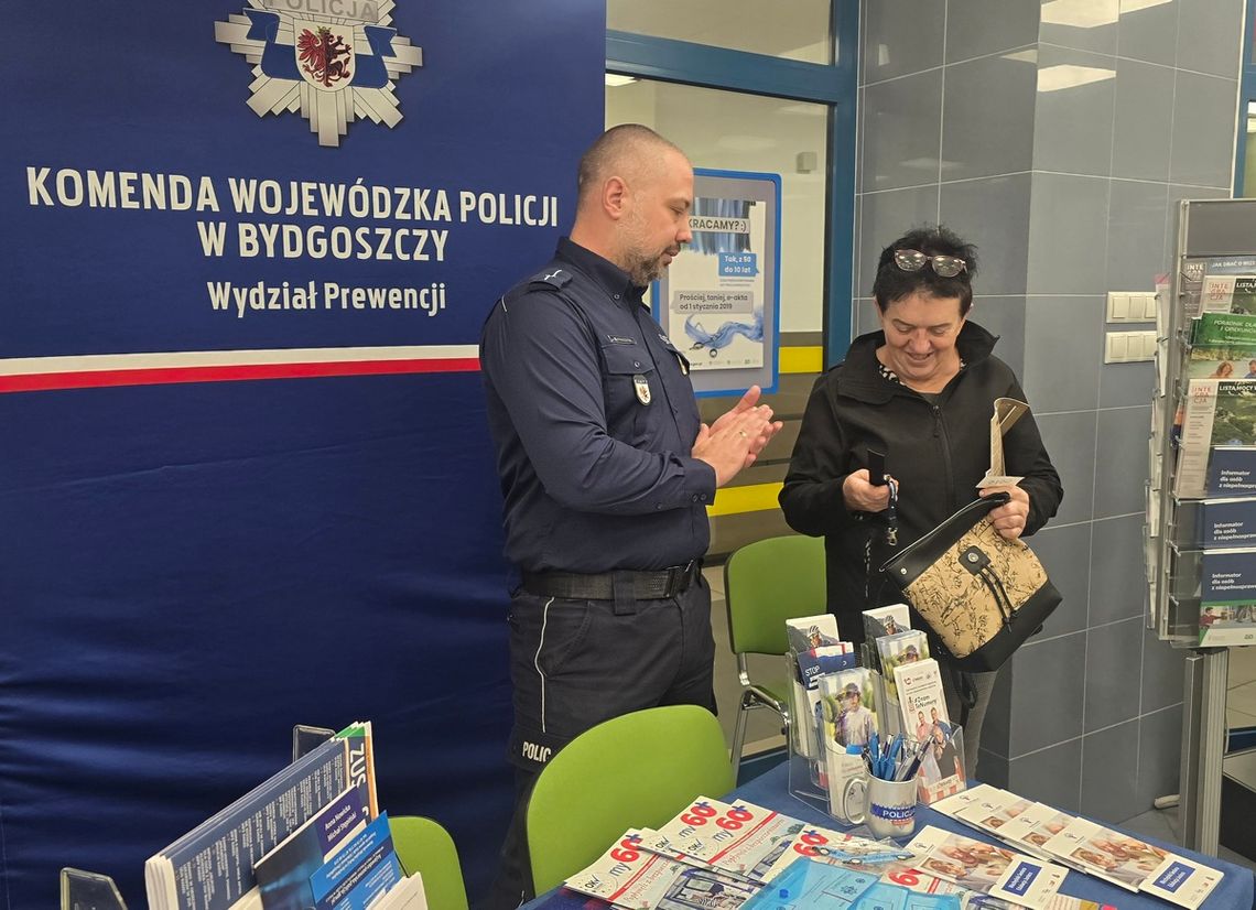 "Senior mówi: SPRAWDZAM. Świadomy senior w świecie dezinformacji" wspólne działania Policji i ZUS